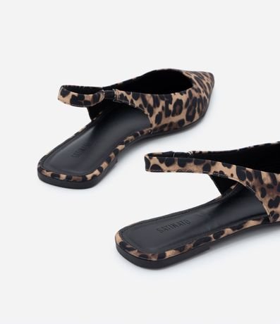 Zapatilla Slingback con Puntera Fina y Estampa Animal Print 4