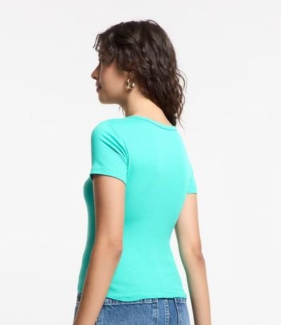 Blusa en Viscosa Texturizada y con Bajo Ondulado 3