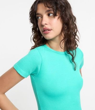 Blusa en Viscosa Texturizada y con Bajo Ondulado 4