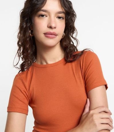 Blusa en Viscosa Texturizada y con Bajo Ondulado 4