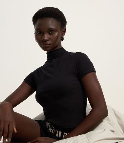 Blusa en Rib con Cuello Alto