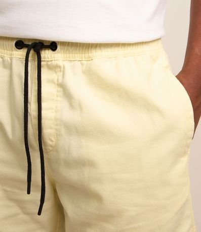 Bermuda en Sarga con Cintura Elástica 4