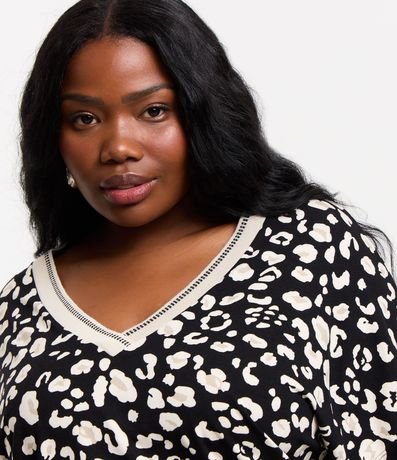 Blusa en Crepé con Estampa de Manchas y Cuello V Curve & Plus Size 4