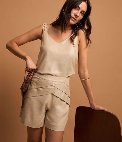 Short en Viscolino Tiro Alto con Foil y Pliegues Diagonales 2