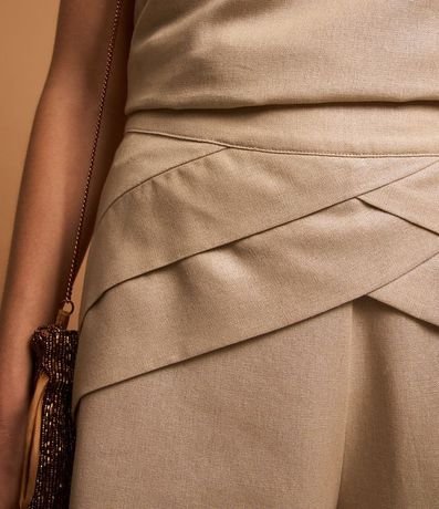 Short en Viscolino Tiro Alto con Foil y Pliegues Diagonales 4