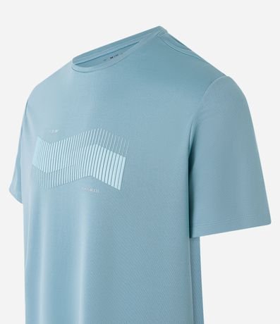 Remera Deportiva Tecnología Dry con Estampa de Rayas en el Pecho 6