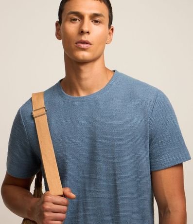 Remera Regular en Media Malla con Textura Diferenciada 4