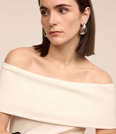 Blusa Hombro a Hombro en Rib con Escote Plegado 3