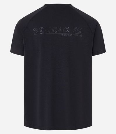 Remera Regular Deportiva en Tecnologia Dry con Estampa Alto Relieve 8