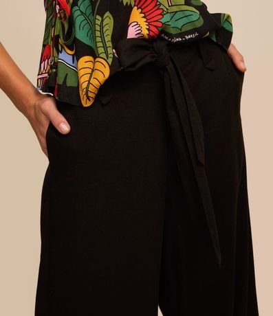 Pantalón Pantalona en Viscosa y Lino con Lazo en la Cintura y Recortes 4