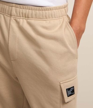 Bermuda en Tela French Terry con Bolsillo Cargo 4