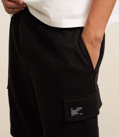 Bermuda en Tela French Terry con Bolsillo Cargo 4