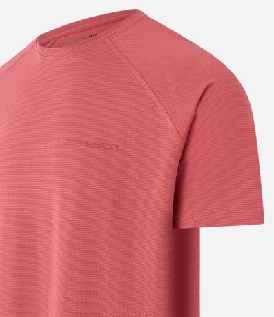 Remera Regular Deportiva en Tecnologia Dry con Estampa Alto Relieve 5