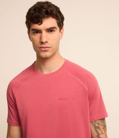 Remera Regular Deportiva en Tecnologia Dry con Estampa Alto Relieve 3