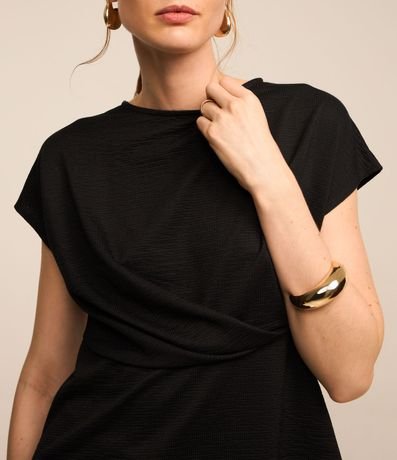 Blusa en Tela Texturizada con Detalle Delantero en la Cintura 4