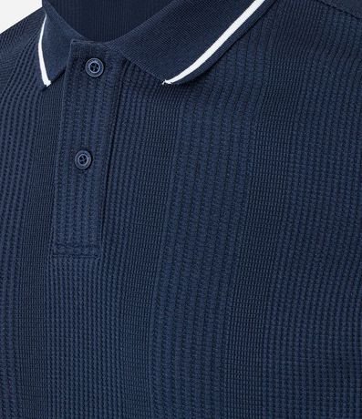 Polo Regular en Media Malla con Textura Rayada y Detalles Contrastantes 7