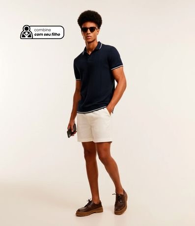 Polo Regular en Media Malla con Textura Rayada y Detalles Contrastantes