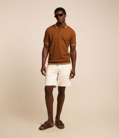 Polo Regular en Media Malla con Textura Rayada y Detalles Contrastantes 2