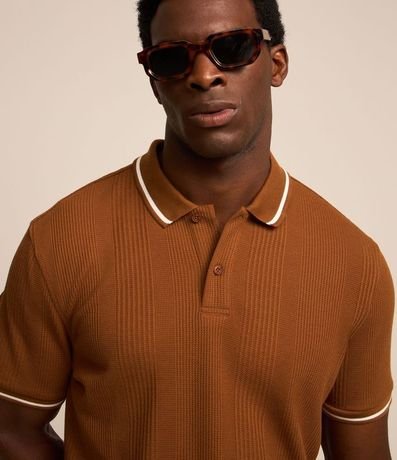 Polo Regular en Media Malla con Textura Rayada y Detalles Contrastantes 3