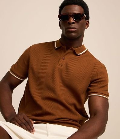 Polo Regular en Media Malla con Textura Rayada y Detalles Contrastantes 6