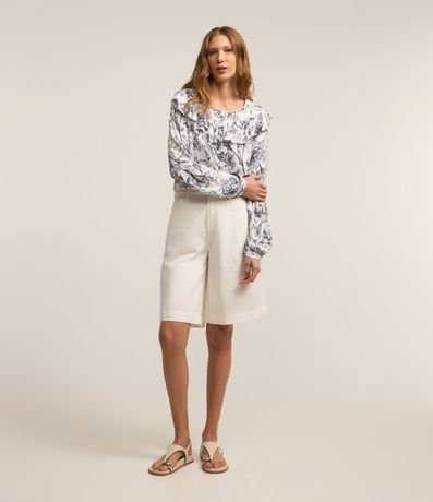 Blusa en Viscosa con Volado en el Cuello y Estampa Floral 2
