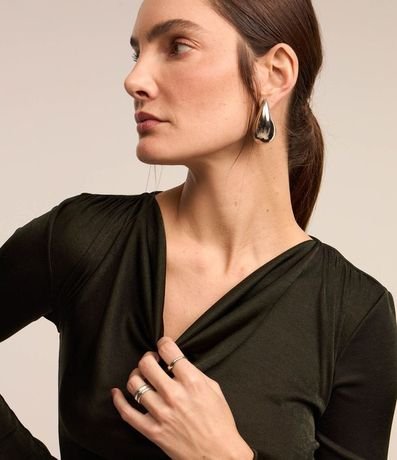 Vestido en Malla Polyvelour con Cuello Degagê y Detalle Pliegado 2