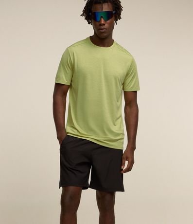 Remera Deportiva con Tecnologia Dry y Detalles Reflectantes 6