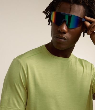 Remera Deportiva con Tecnologia Dry y Detalles Reflectantes 7