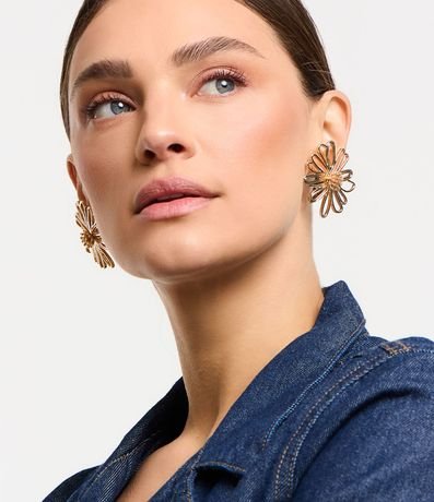 Caravana Botón con Flor Alambrada 1