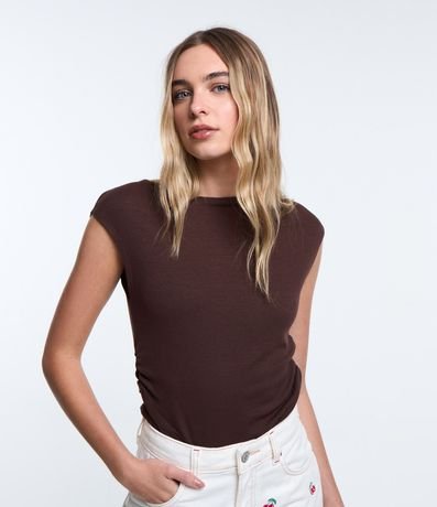 Blusa en Rib con Fruncido Lateral y Hombro Alargado