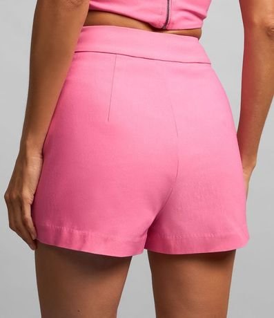 Short Corto en Bengalina con Cintura Alta y Frizos Delanteros 3