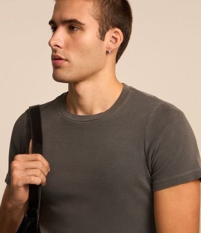 Remera Muscle Rib Desteñida con Textura Acanalada 3
