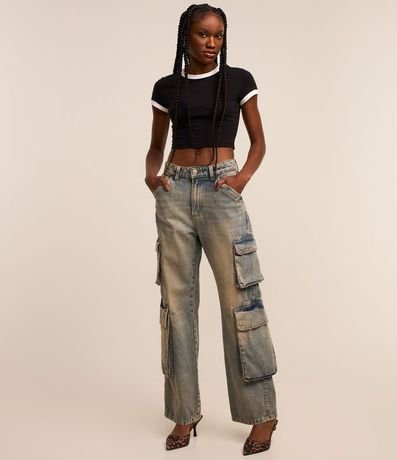 Pantalón Recto en Jeans Dirty Washed con Bolsillos Cargo