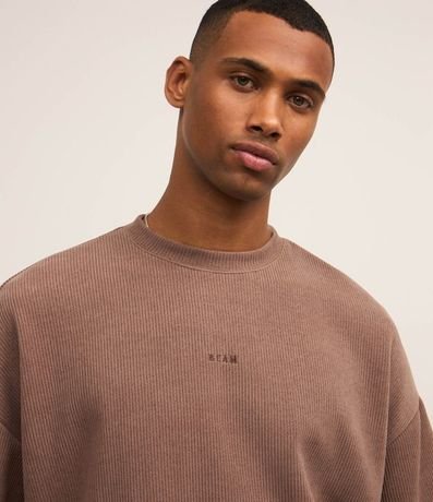 Remera en Pana con Bordado Lettering Minimalista 3