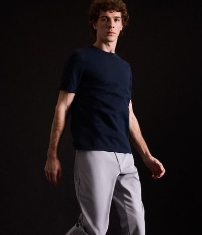 Remera Slim Maquinetada con Cuello Redondo