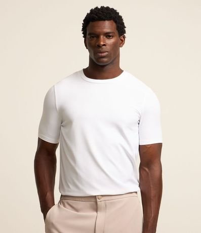 Remera Slim Maquinetada con Cuello Redondo 3