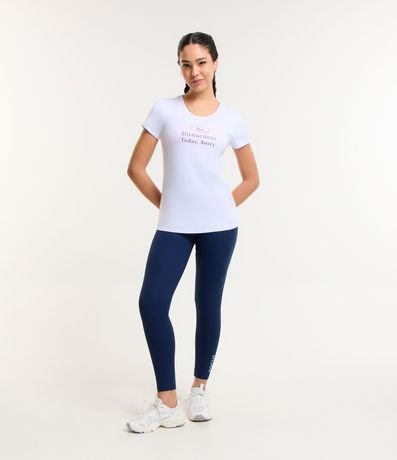 Remera Deportiva en Viscosa con Lettering No Distractions Today 2