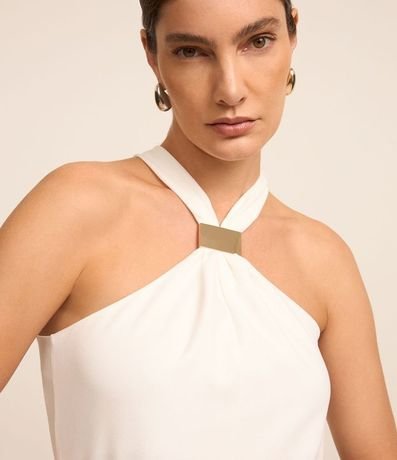 Blusa sin Manga en Crepé con Detalle de Metal en el Cuello 4