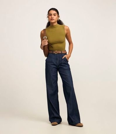 Blusa en Viscosa con Cuello Alto y Textura Acanalada 2