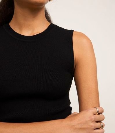 Blusa sin Manga en Punto Canelado con Cuello Redondo 3