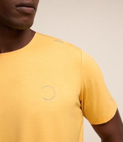 Remera Deportiva en Tecnologia Dry con Estampa Lettering 4