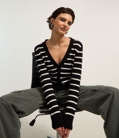 Cardigan Corto en Punto Listrado con Botones