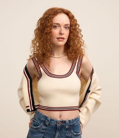 Blusa en Punto con Textura y Detalles Contrastantes