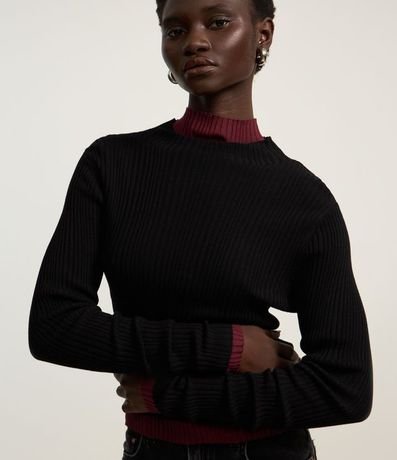 Blusa en Punto con Cuello Alto 3