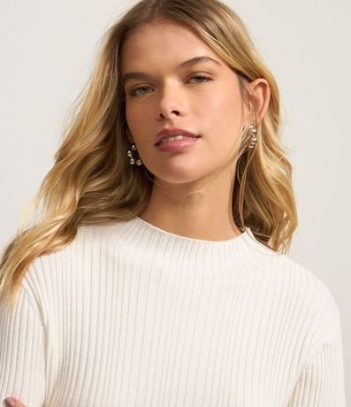 Blusa en Punto con Cuello Alto 3