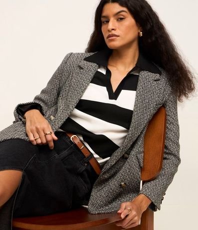 Blazer en Tweed Traspasado con Bolsillos Cargo 9