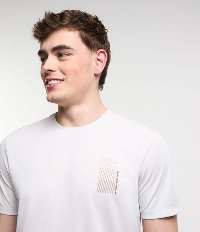 Remera Deportiva en Tecnoligia Dry con Estampa Geométrica 4