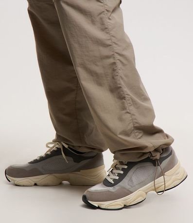 Pantalón Paper Touch Vira Bermuda con Puxador en la Parte Baja 4