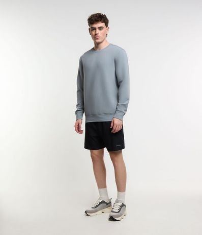 Buzo Deportivo con Etiqueta Aplicada 2