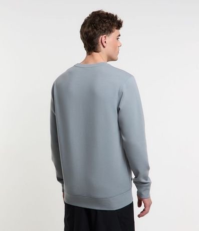 Buzo Deportivo con Etiqueta Aplicada 3